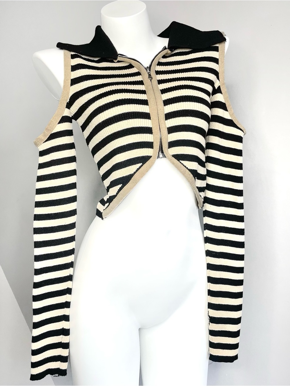 Black & Beige Striped Cold-Shoulder Zip-Front Cropped Top